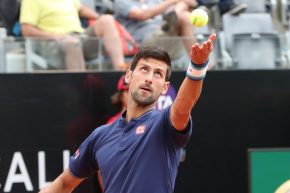Djokovic sembra il suo sosia: vuoto e falloso, non cede solo a Thiem, dopo sei anni è fuori dai primi 2 del mondo!