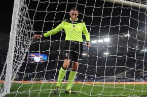 E se l’arbitro picchiato in campo fosse nostro figlio?