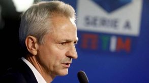 Sette società di Serie A scrivono al presidente della Lega Dal Pino: Votiamo per assegnazione diritti tv. Addio media company?
