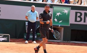 Roland Garros, Fognini non molla: sconfigge Aliassime e raggiunge per la dodicesima volta il secondo turno