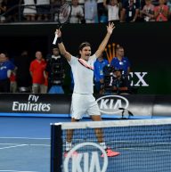 Federer a Wimbledon con la maglietta Uniqlo?