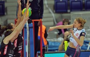 Modena riscopre la pallavolo donne. Diciamolo: è più appassionante che al maschile. E fa sempre il pienone.
