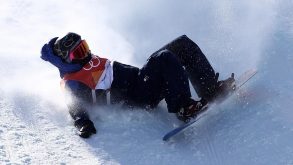 Snowboard come Rollerball… Tu vuoi fà l’amerikano? Ai Giochi invernali, 11 su 40 sono finiti all’ospedale! 