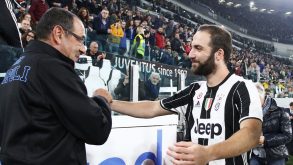 Juve-Napoli si decide con lo scontro diretto, ma i nervi fanno ancora scherzi al Pipita e non c’è tregua…