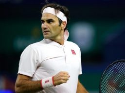 Roger Federer accede ai quarti a Shangai