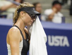 Tennis, Maria Sharapova getta la spugna a Shenzhen