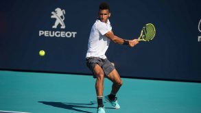 Auger-Aliassime e Coric ballano a vuoto