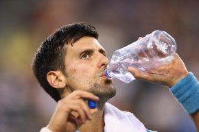 L’ultima di Djokovic: “Emozioni e preghiere purificano acqua ed alimenti tossici”!