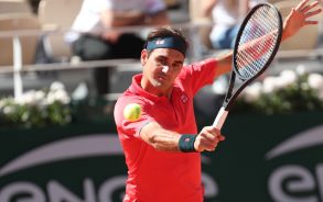 King Roger torna in campo ed al Roland Garros parte con il piede giusto (foto)