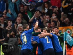 L’Italia perde meno, ai rigori. Mancini, Conte e Ancelotti. Jorginho e Mandorlini. Chiesa sbaglia una sola stagione