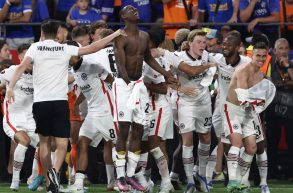 L’Eintracht Frankfurt e quella tifoseria terribile. Il bello delle società di secondo piano, ogni tanto vincono