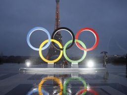 Il festival dell’ipocrisia: atleti russi esclusi, allenatori no