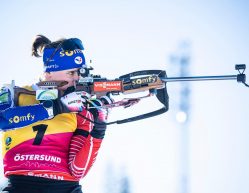 Fiocchi di ghiaccio – Il caso Simon e i dilemmi del biathlon francese