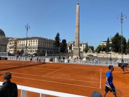 Inaugurato il campo in terra rossa a Piazza del Popolo a Roma