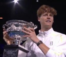 Australian Open: terzo capolavoro di Sinner! Numeri da record