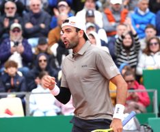 La terra di Montecarlo sorride a Musetti e Berrettini. Lorenzo soffre ma supera Bu, Matteo solido con Navone