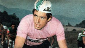 Giro in Testa – Caserta-Napoli: Moser plana in Piazza del Plebiscito e allontana Saronni