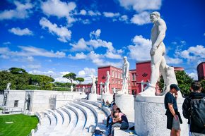 Statue e giocatori, una similitudine magica che solo a Roma si trasforma in realtà