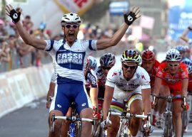 Giro in Testa – Il cambio della guardia: Petacchi vince a Lecce e rinvia il record di Cipollini